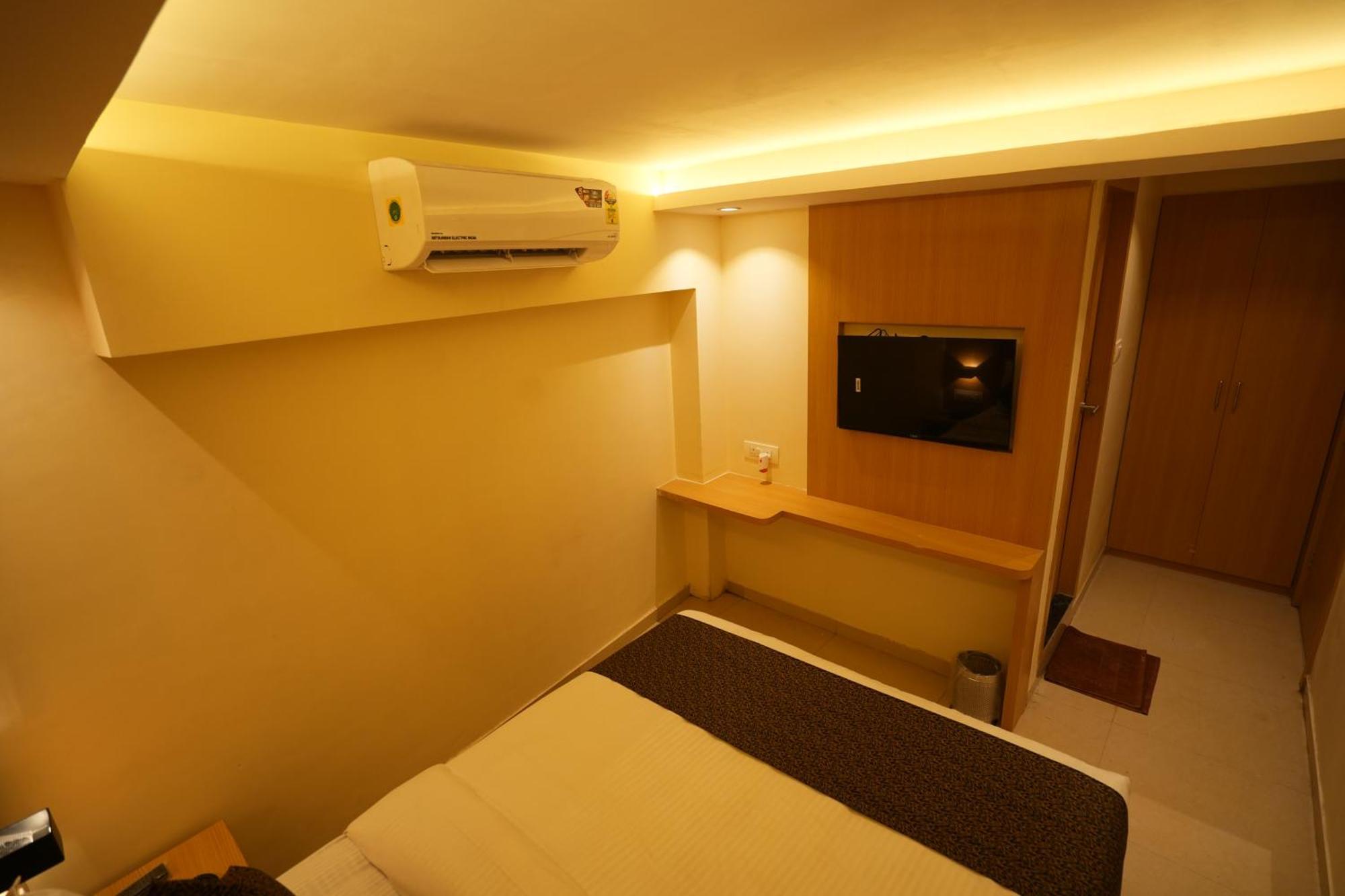 Hotel Boston Мумбаї Екстер'єр фото