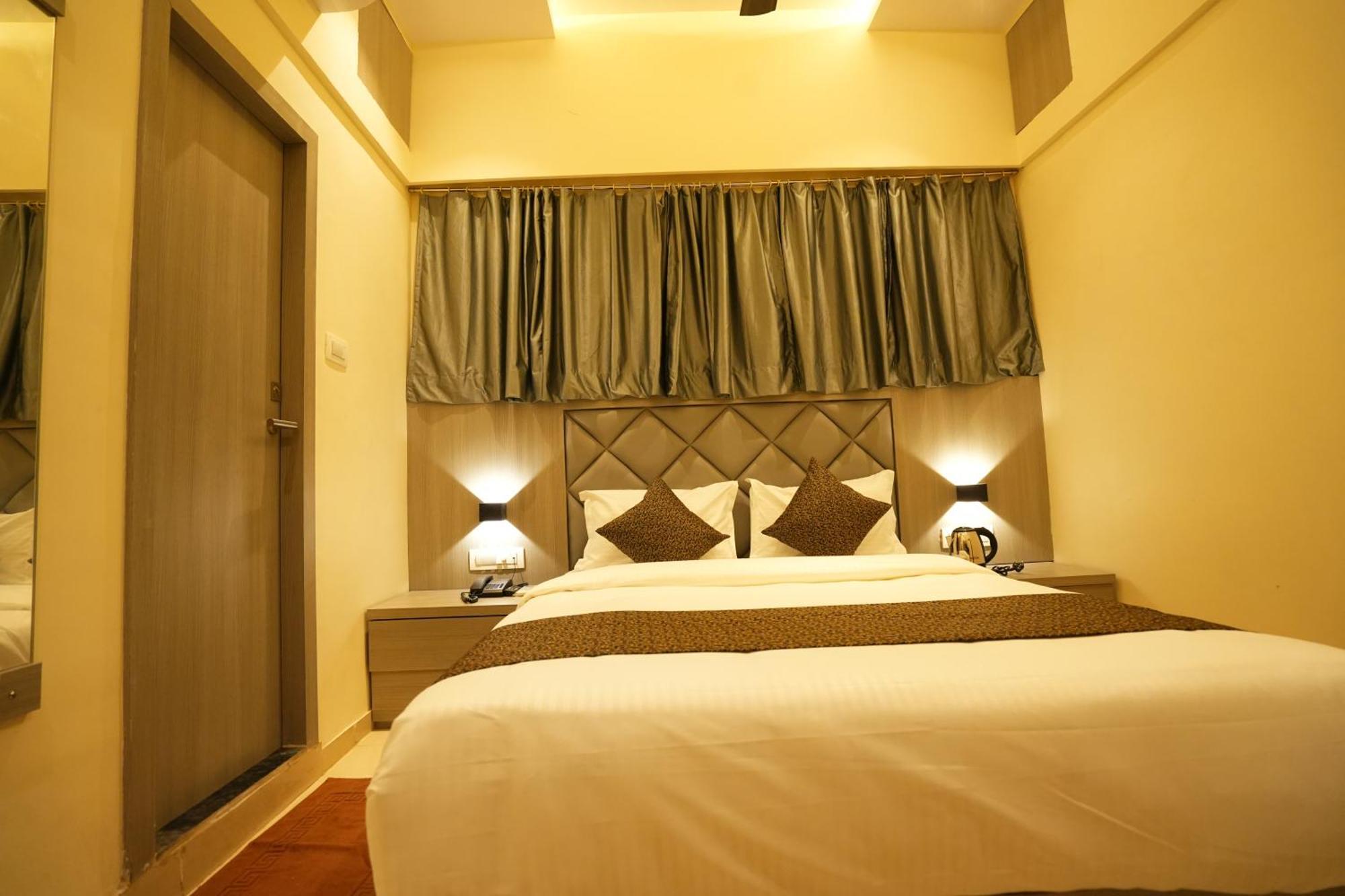 Hotel Boston Мумбаї Екстер'єр фото