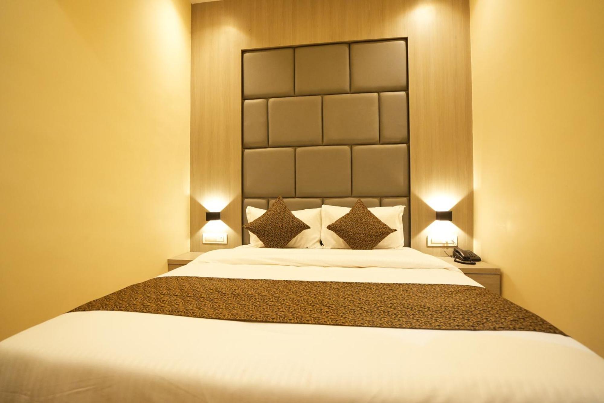 Hotel Boston Мумбаї Екстер'єр фото