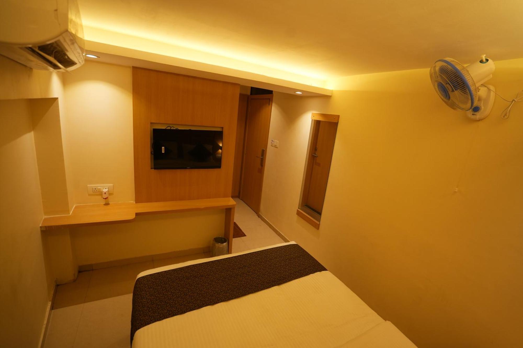 Hotel Boston Мумбаї Екстер'єр фото