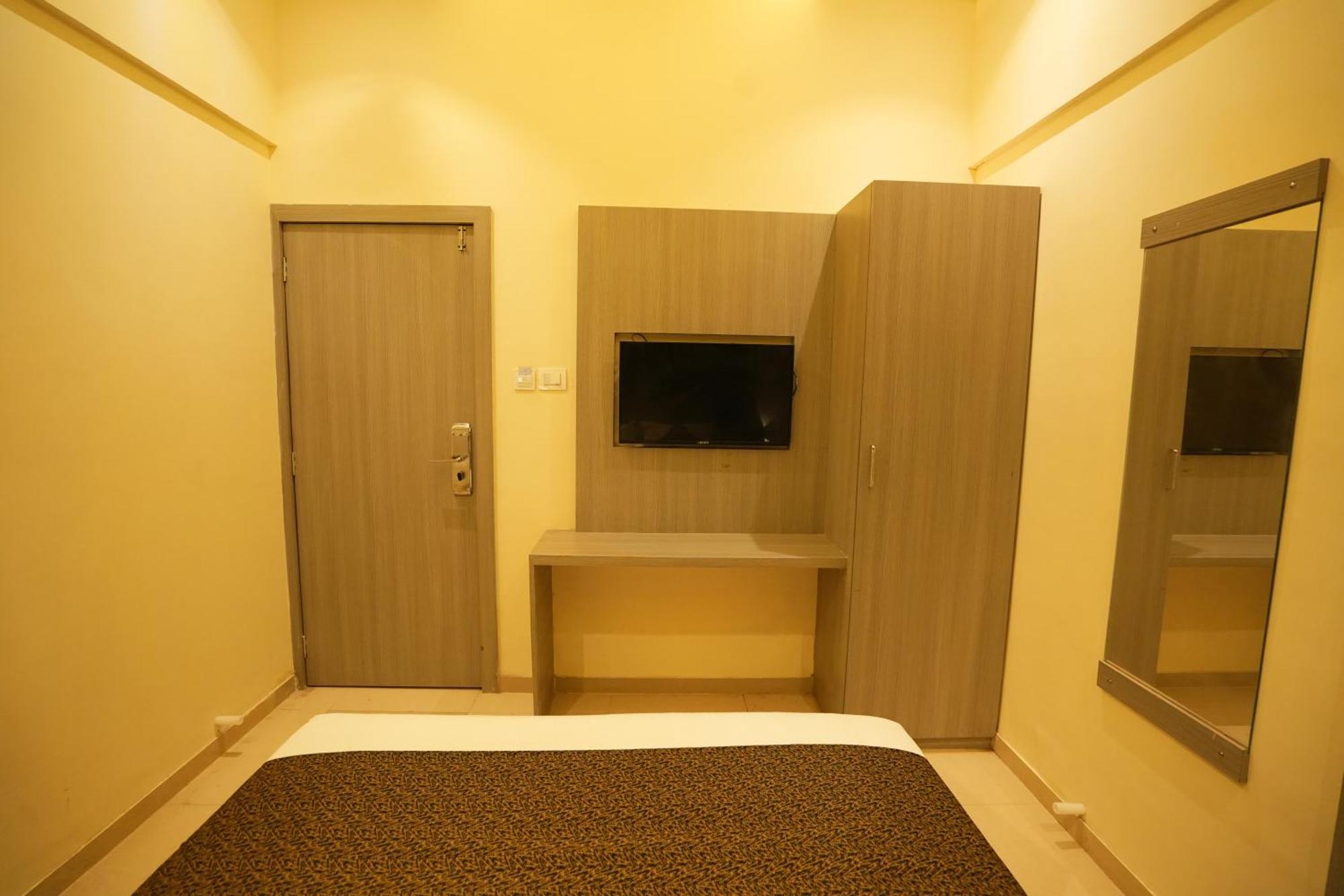 Hotel Boston Мумбаї Екстер'єр фото