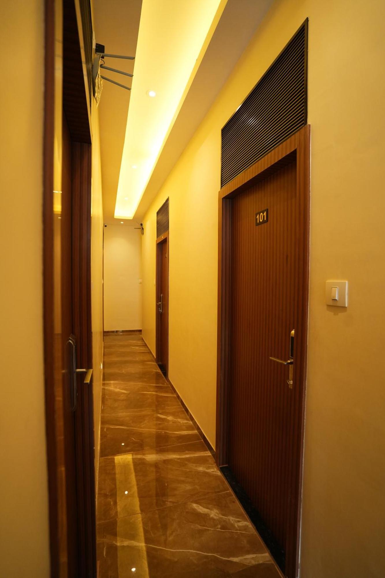 Hotel Boston Мумбаї Екстер'єр фото