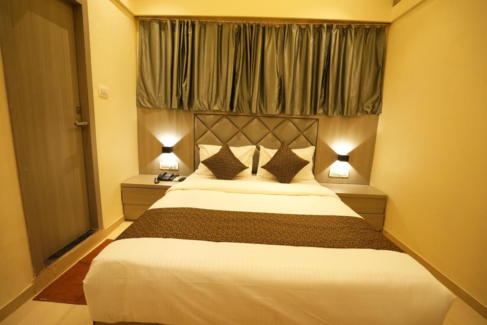 Hotel Boston Мумбаї Екстер'єр фото