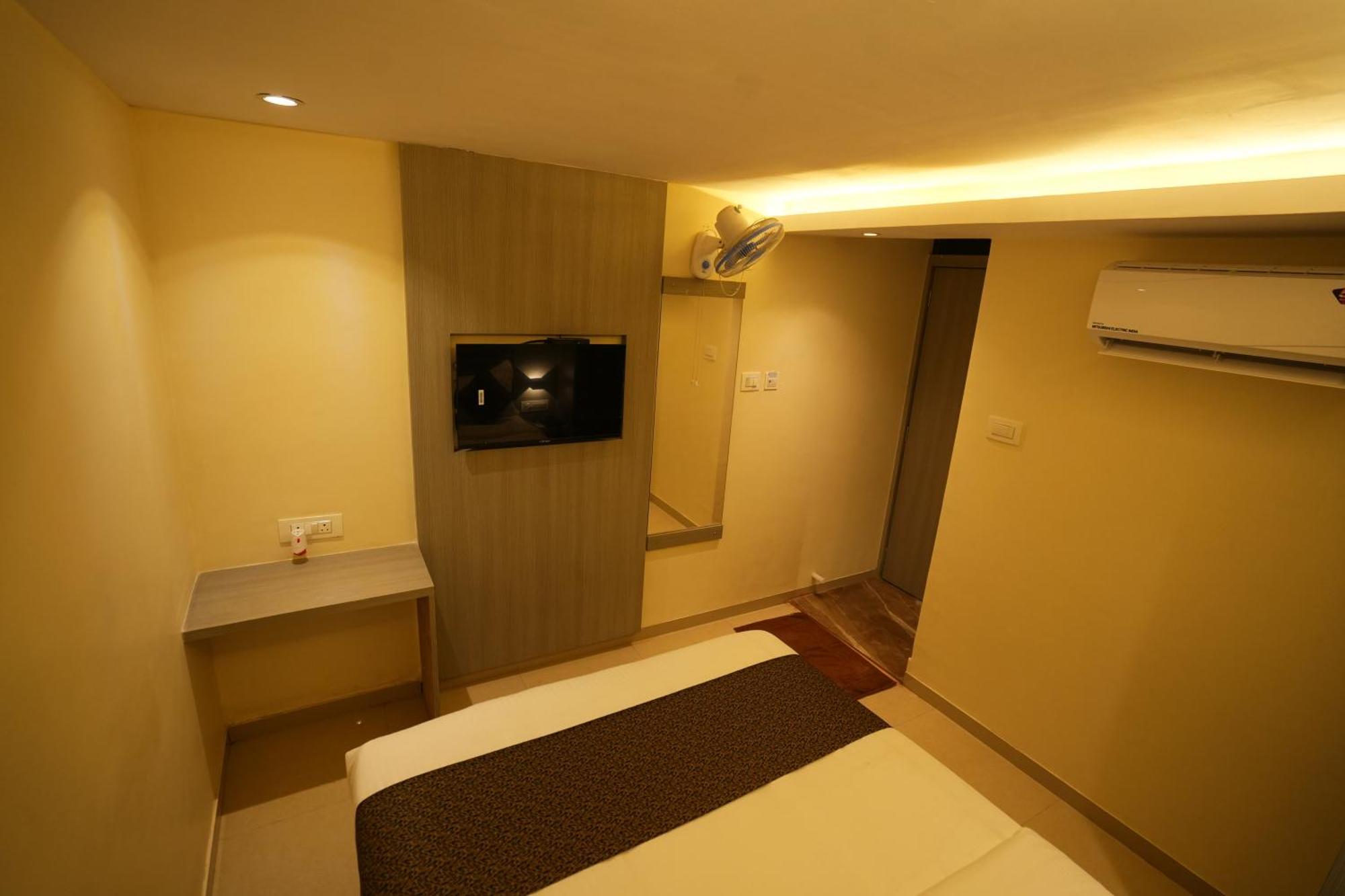 Hotel Boston Мумбаї Екстер'єр фото